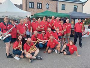 foto: Celiaband op avondmarkt